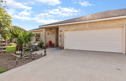 Port Isabel House | Tranquil 3/2 Hideaway with Pool Access - Guest Rated 9.6