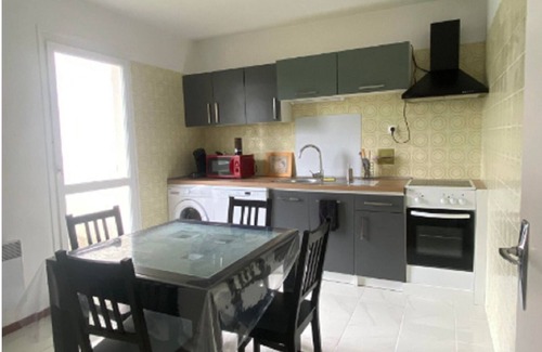 Dampierre-en-Burly House | Peaceful 3-Bedroom Oasis with Garden and Spa Amenities