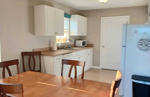 Interlachen House | Family-Friendly Lakefront Retreat with Wi-Fi & Pool Access