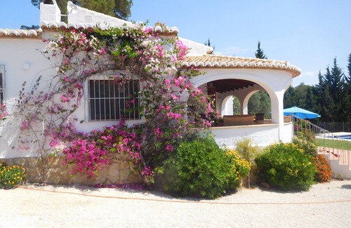Urbanizacion La Mandarina Villa | Serene 3-Bedroom Villa with Pool & Oceanfront Views