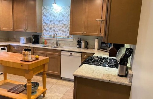 Boonsboro House | Cozy 3 BR Brick Cottage with Hot Tub & Lake View