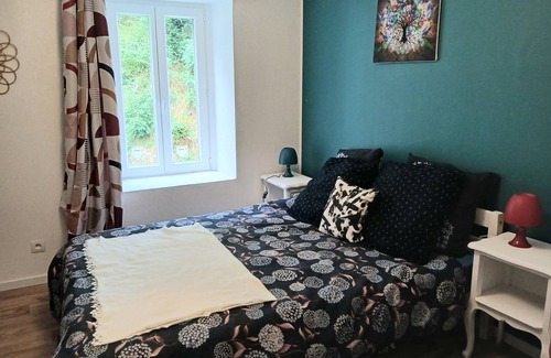 Saint-Nectaire Bed & Breakfast | Quiet 3-person family room facing the forest, ideal for families