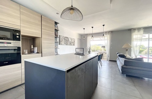 Chateauneuf-Grasse Villa | Tranquil Villa with Pool and Lush Garden for Families