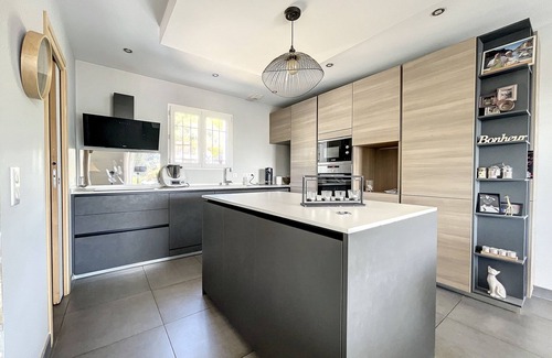 Chateauneuf-Grasse Villa | Tranquil Villa with Pool and Lush Garden for Families