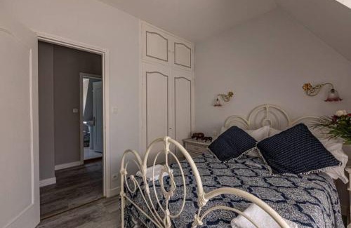 Fources House | Serene 50's Cottage with Private Pool & Ocean View