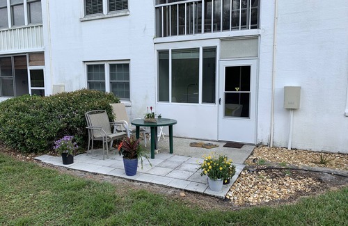 Zephyrhills Condo | Tranquil 55 Plus Condo by the Park with Pool & Spa