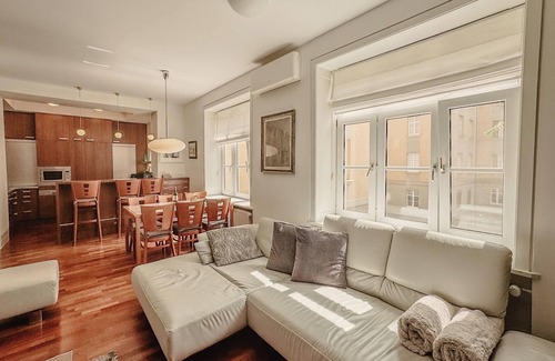 Old Town Apartment | Quiet 86 m² Bratislava Old Town Apartment 29, 2 bathrooms A/C