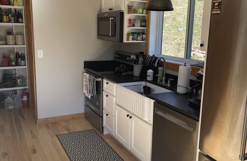 Fleetwood Cabin | Serene Cabin Retreat with Mountain Views & Pet-Friendly Perks