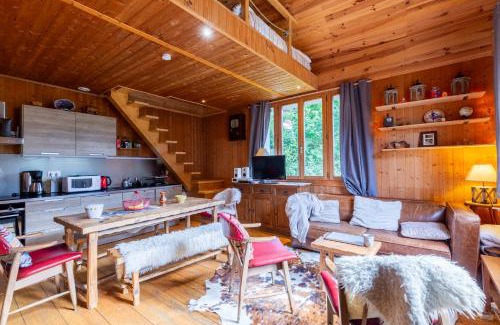 Saint-Pierre-en-Faucigny House | Serene Mountain Chalet: Guest Rated 10/10 & Family-Friendly