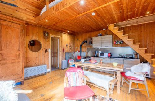 Saint-Pierre-en-Faucigny House | Serene Mountain Chalet: Guest Rated 10/10 & Family-Friendly