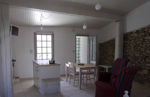 Ventenac-Cabardes Cottage | Bright Cottage Retreat with Terrace Near Carcassonne