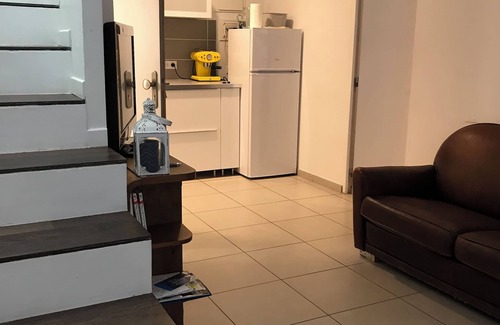Mazargues House | Bright Apartment with Ocean View Near Calanques, 9.4/10 Rated