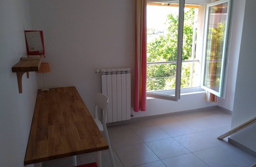 Mazargues House | Bright Apartment with Ocean View Near Calanques, 9.4/10 Rated