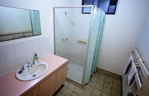 Hopetoun Ski Chalet | Serene Chalet with Ocean View & Spa in Town Center