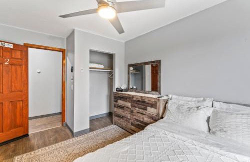 Airport Heights Community Council Bed & Breakfast | Cozy Deluxe Retreat: Pet & Child Friendly Getaway