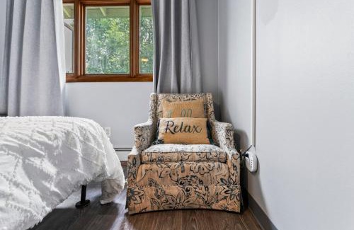 Airport Heights Community Council Bed & Breakfast | Cozy Deluxe Retreat: Pet & Child Friendly Getaway