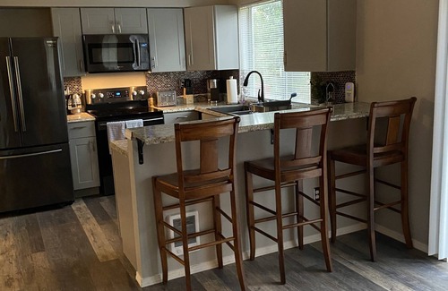 Tacoma House | Cozy Two-Bedroom Townhome Steps from Puget Sound
