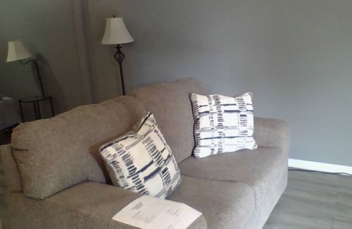 Wheeling Apartment | Cozy 1 Bedroom Apartment - Child Friendly and Inviting Stay