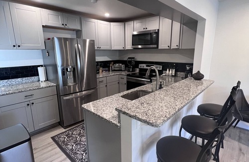 McLean Condo | Cozy 2BR Retreat in Tysons with Parking & Metro Access
