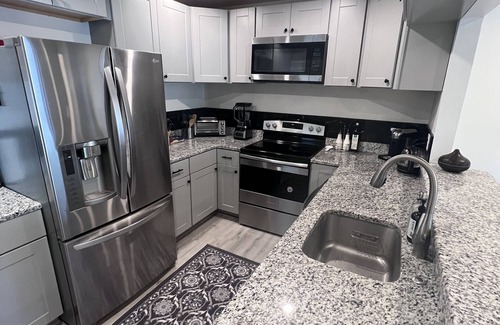 McLean Condo | Cozy 2BR Retreat in Tysons with Parking & Metro Access