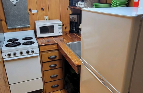 Mauckport Cabin | Peaceful Cabin Retreat with Breakfast & Family-Friendly Amenities