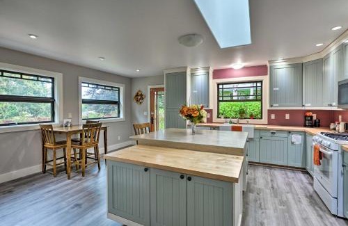Eureka House | Cozy Eureka Home Steps from Sequoia Park and Zoo