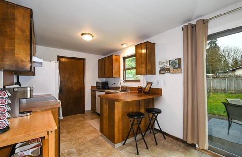 Vancouver House | Cozy Family Retreat with Game Room & Home Gym