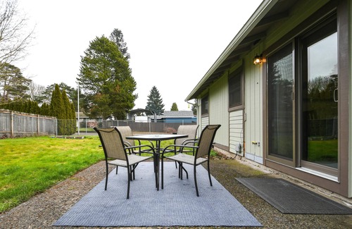 Vancouver House | Cozy Family Retreat with Game Room & Home Gym