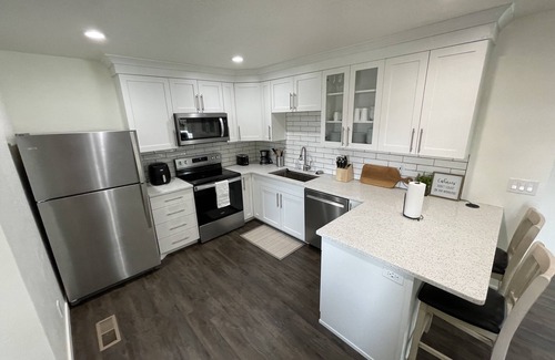 Logan Apartment | Modern 2-Bed Apartment with Ocean View & Breakfast Included