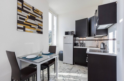 Cimiez Apartment | Serene Retreat: 1 Bdr Pool Oasis with Garage Access