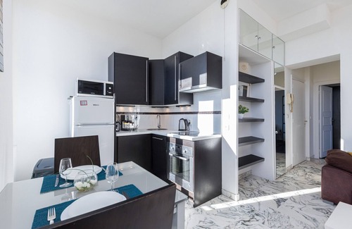 Cimiez Apartment | Serene Retreat: 1 Bdr Pool Oasis with Garage Access