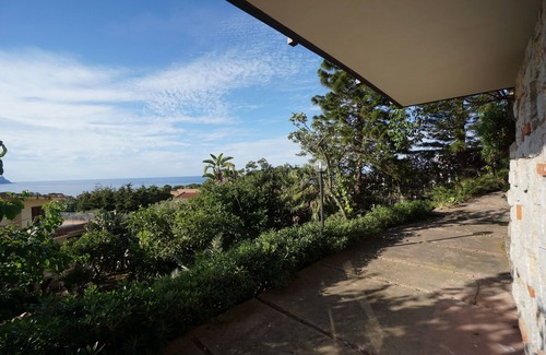 Torre Colonna-sperone Villa | Tranquil Oceanfront Apartment with Garden Near the Sea