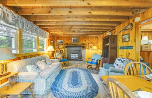 Raymond House | Tranquil Cottage with Private Beach on Panther Pond