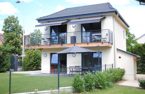 Colmar Apartment | Tranquil Studio with Ocean View & Pool - Guest Rated 10/10