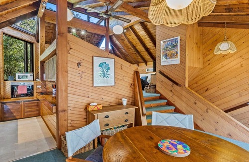 Hawks Nest House | Relaxing Getaway: Quiet and Serene Accommodations Await
