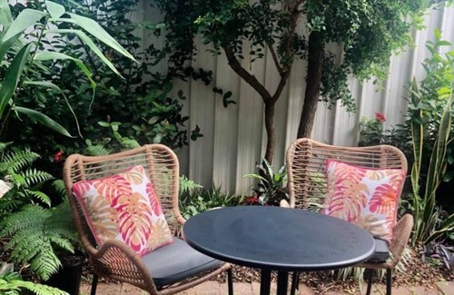 Pimlico House | Tranquil 2 Bed Townhouse with Family-Friendly Amenities