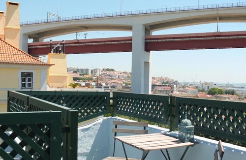 Santo Amaro Apartment | Bright and Cozy Central Lisbon Apartment for Families