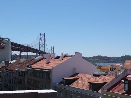 Santo Amaro Apartment | Bright and Cozy Central Lisbon Apartment for Families