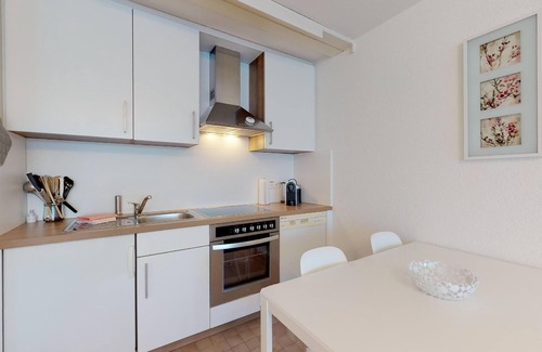 Sankt Moritz-Bad Apartment | Central Residential Retreat with Spa and Kitchen Amenities