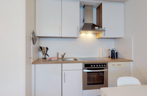 Sankt Moritz-Bad Apartment | Central Residential Retreat with Spa and Kitchen Amenities