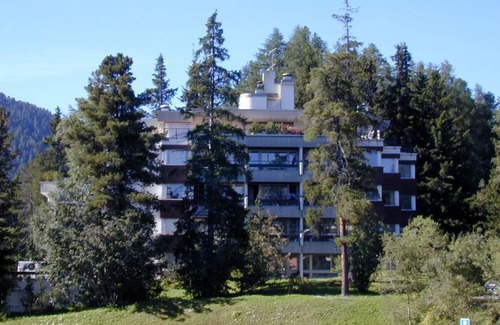 Sankt Moritz-Bad Apartment | Central Residential Retreat with Spa and Kitchen Amenities
