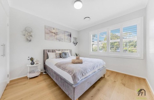 Hornsby Villa | Quiet and warm 4 Bedrooms in Hornsby