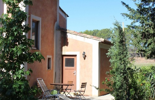 Aspiran Apartment | Tranquil Riverfront Apartment with Pool for Two