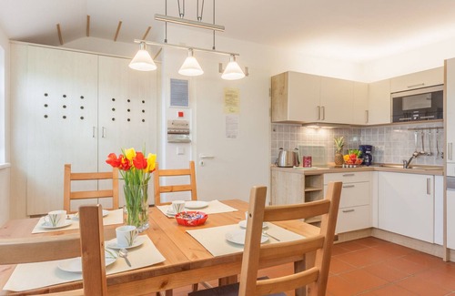 Kreptitz Apartment | Top-Floor Beachside Apartment with Pool & Ocean Views