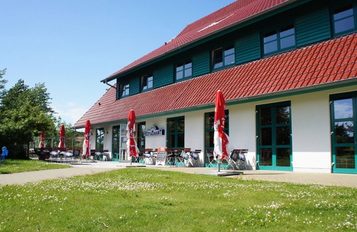Kreptitz Apartment | Top-Floor Beachside Apartment with Pool & Ocean Views
