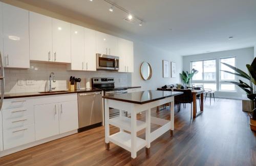 Jefferson Manor Apartment | Tranquil Alexandria Apartment with Pool & Family Amenities