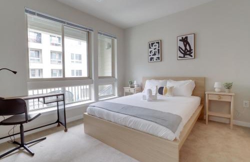 Jefferson Manor Apartment | Tranquil Alexandria Apartment with Pool & Family Amenities
