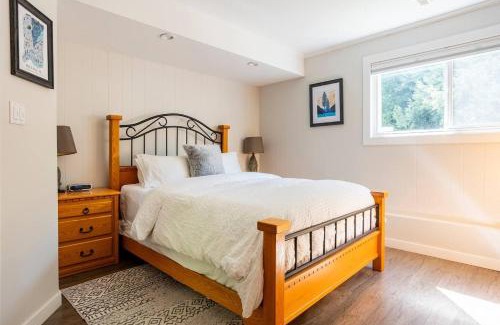 Maple Ridge House | Family Getaway: Bright Suite with AC Near Scenic Hiking