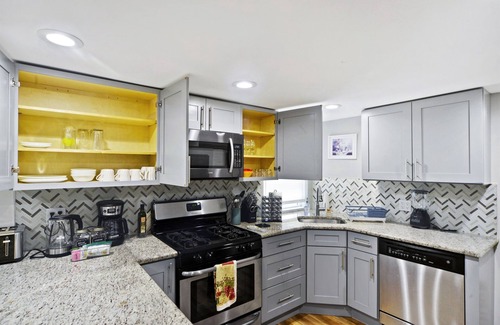 Belmont Cragin Hotel | Peaceful Retreat - Revamped Basement with Pet-Friendly Amenities