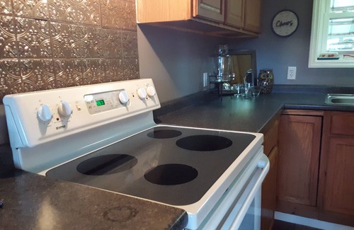 Morganton House | Pet Friendly Barn Loft at Rock'n'Rose with Breakfast & Kitchen